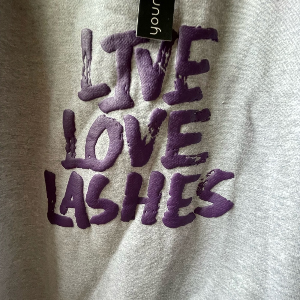Younique, ladies, 2x, sweatshirt with pockets! Live, love, lashes NWT - Picture 2 of 7